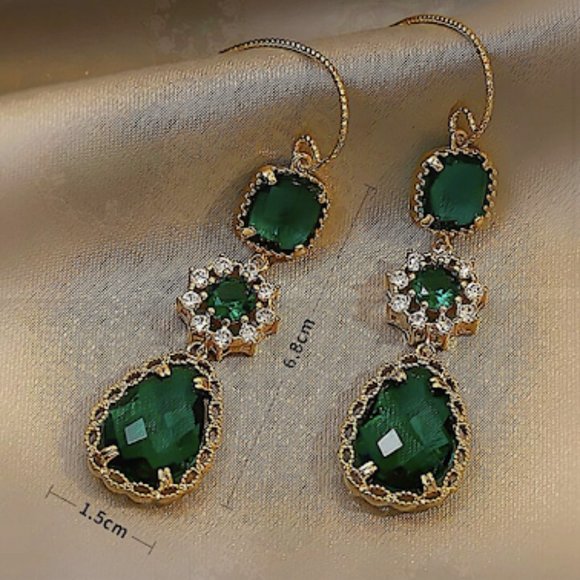 EMERALD GREEN 18K GOLD PLATED THREADER EARRINGS - Picture 3 of 3